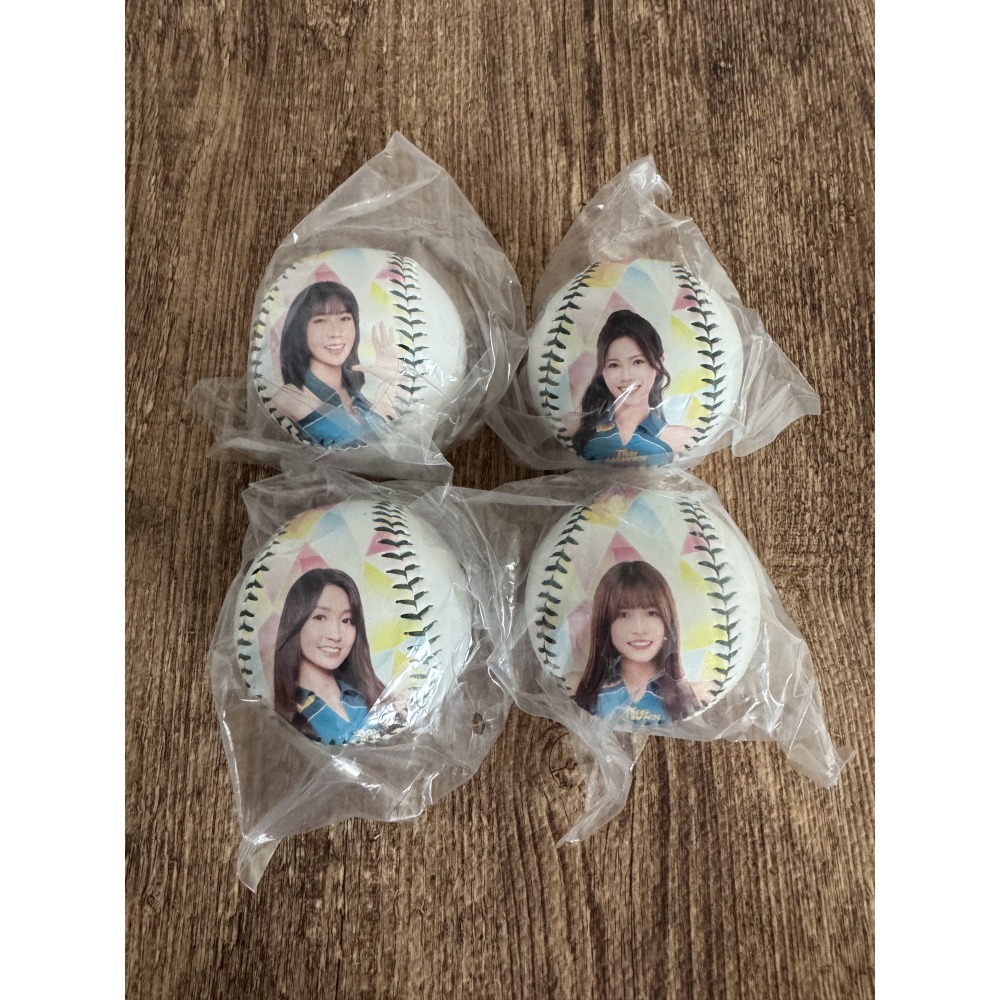 2025 台鋼雄鷹 Wing Stars 安芝儇 朴旻曙 一粒 米亞 毛毛 林浠 梵梵 李樂 艾琳 肖像球 全新未拆-細節圖3