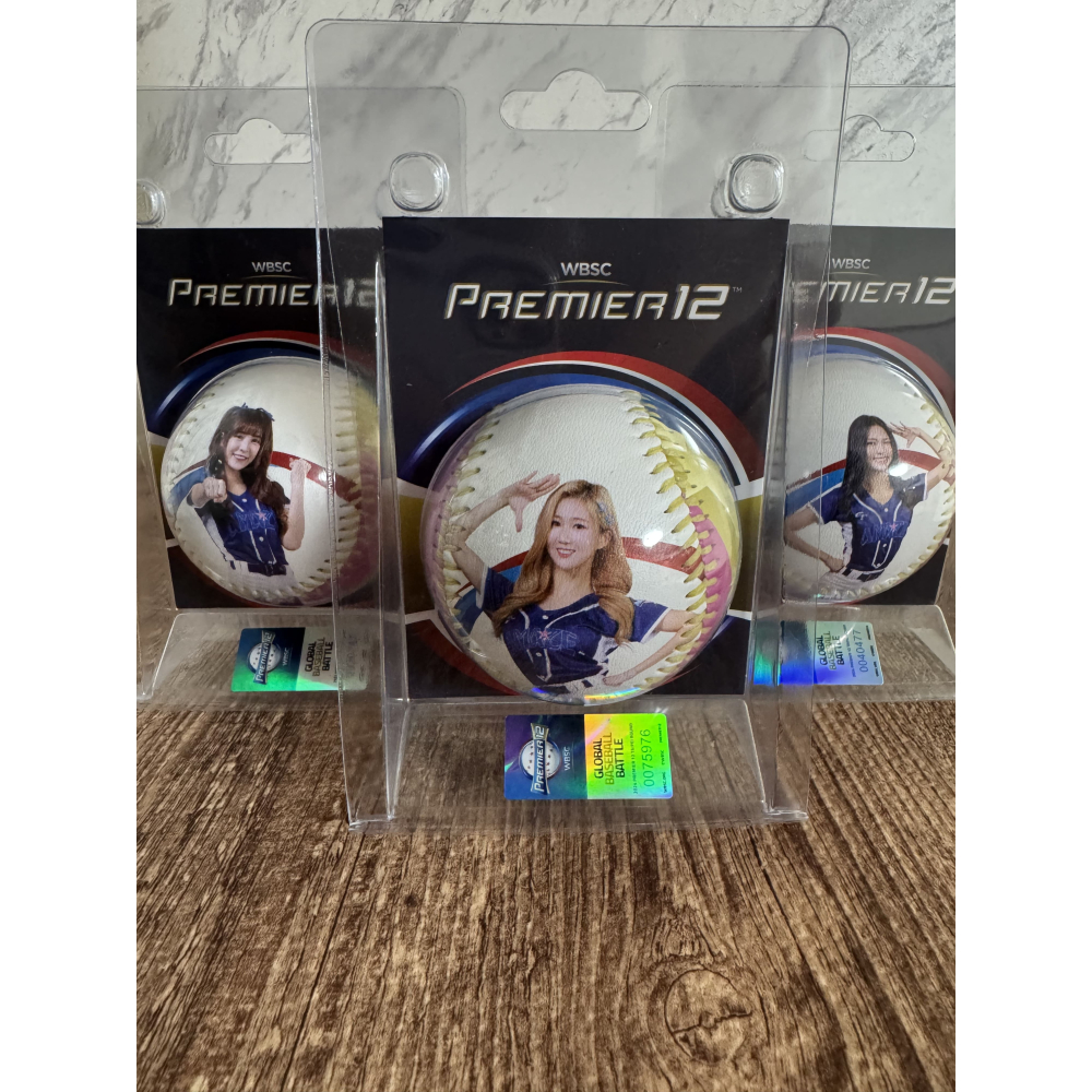 2024 世界12強 CT AMAZE 啦啦隊 嘎琳 曼容 孟潔 秀秀子 JOY 肖像球 全新未拆-細節圖3
