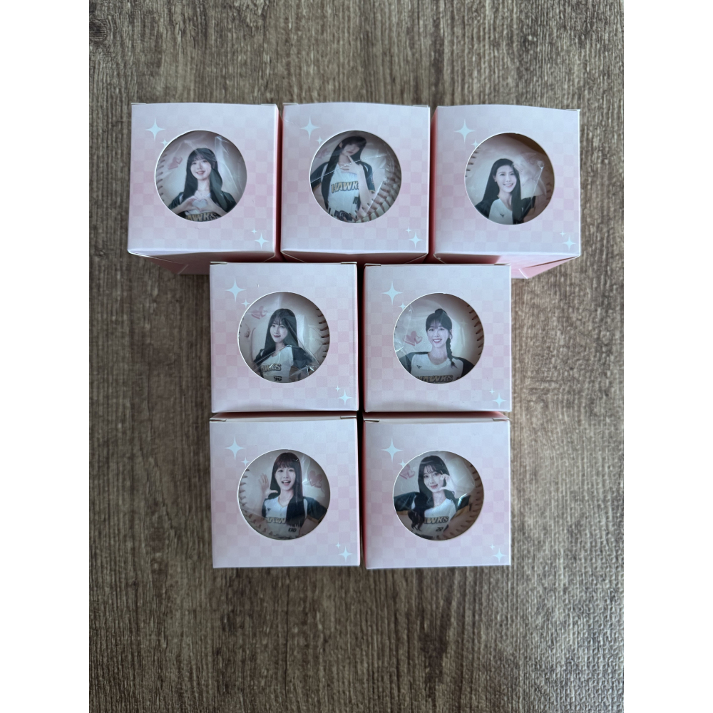 2025 台鋼雄鷹 Wing Stars 心動時刻 安芝儇 朴旻曙 一粒 李樂 米亞 林浠 圈圈 肖像球 全新未拆-細節圖2