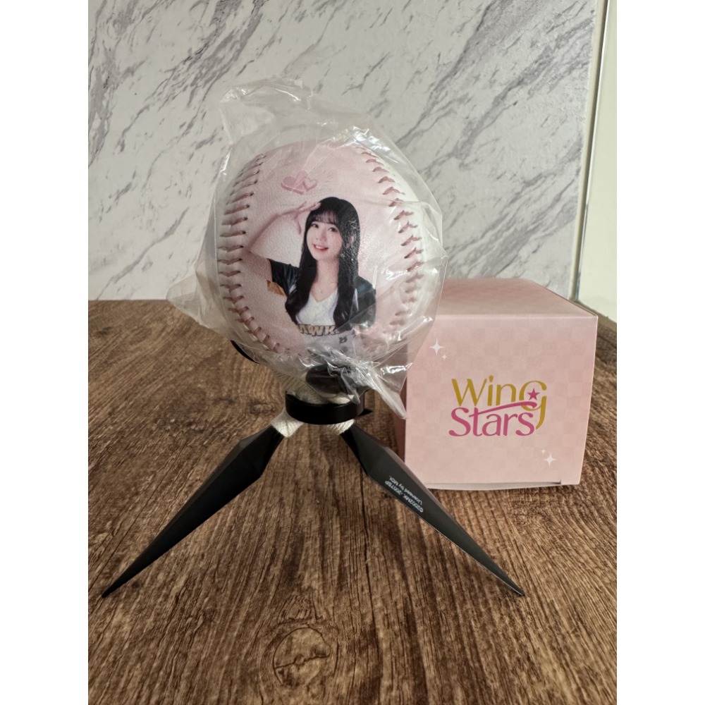 2025 台鋼雄鷹 Wing Stars 心動時刻 安芝儇 朴旻曙 一粒 李樂 米亞 林浠 圈圈 肖像球 全新未拆-規格圖2
