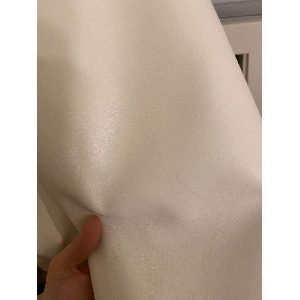 米白色皮革外套（二手）-細節圖4