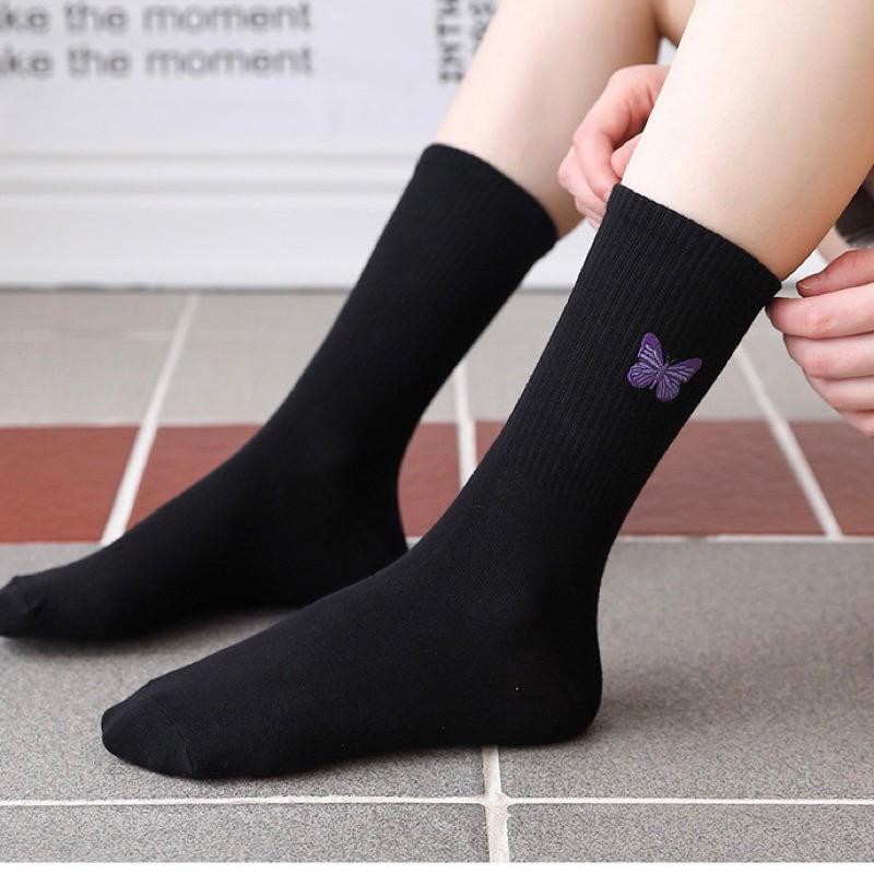 ［酷妞妞］刺繡蝴蝶高調簡約純色中筒襪-細節圖3