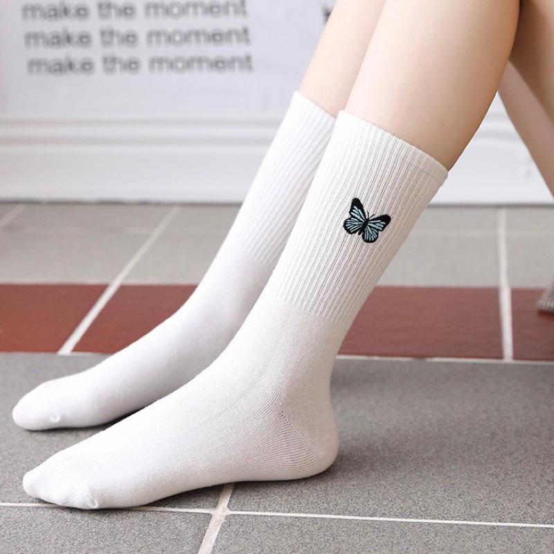 ［酷妞妞］刺繡蝴蝶高調簡約純色中筒襪-細節圖5