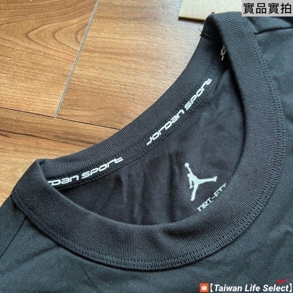 ★8折↘790元!台灣公司貨!JORDAN DRI-FIT 快速排汗 領口強化 訓練休閒 短T 黑 FN5830-010-細節圖3