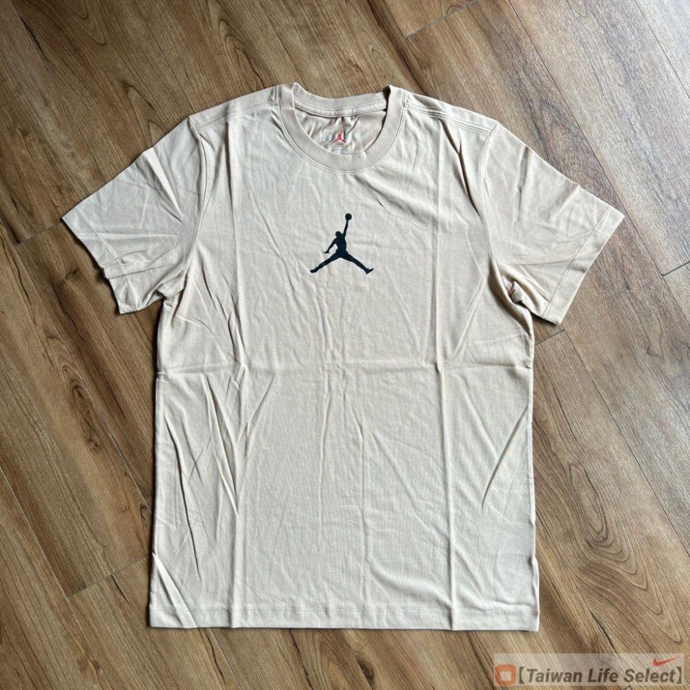 ★650元↘台灣公司貨! AIR JORDAN JUMPMAN 燙印飛人 短T 舒適 透氣 奶茶色 CW5191-200-細節圖2