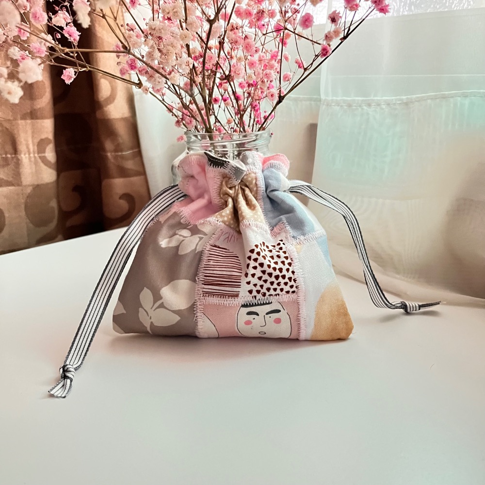 原創手作拼布刺繡小白花束口收納袋/2號-細節圖2