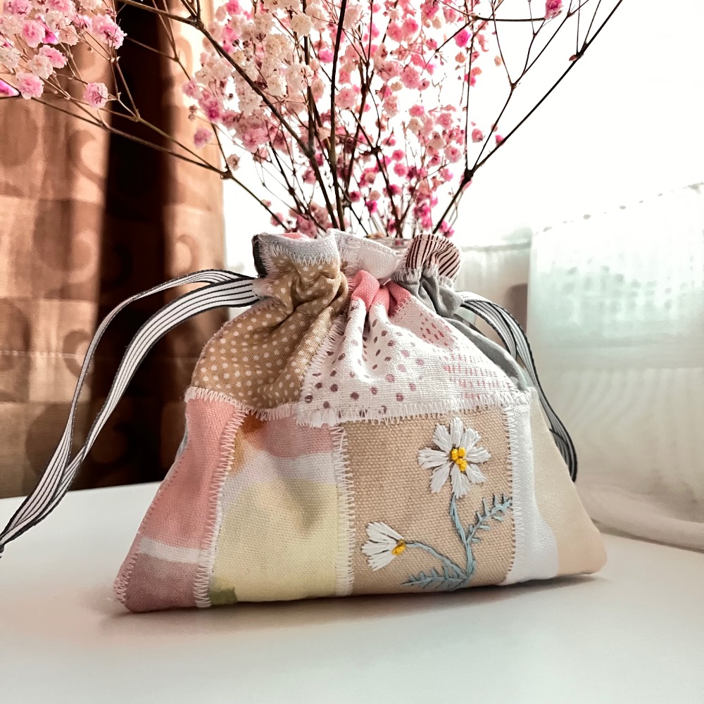 原創手作拼布刺繡小白花束口收納袋/2號-細節圖4