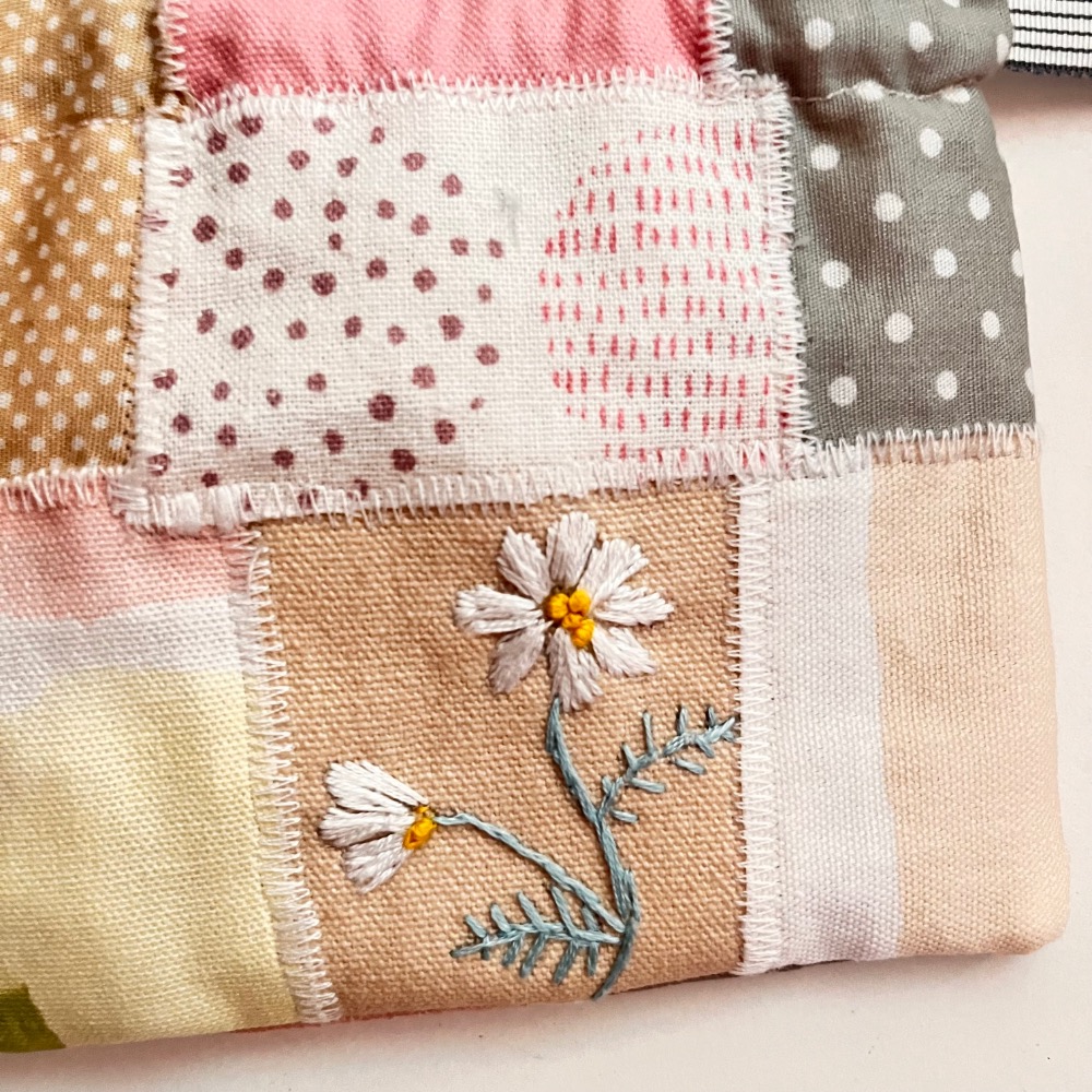 原創手作拼布刺繡小白花束口收納袋/2號-細節圖6