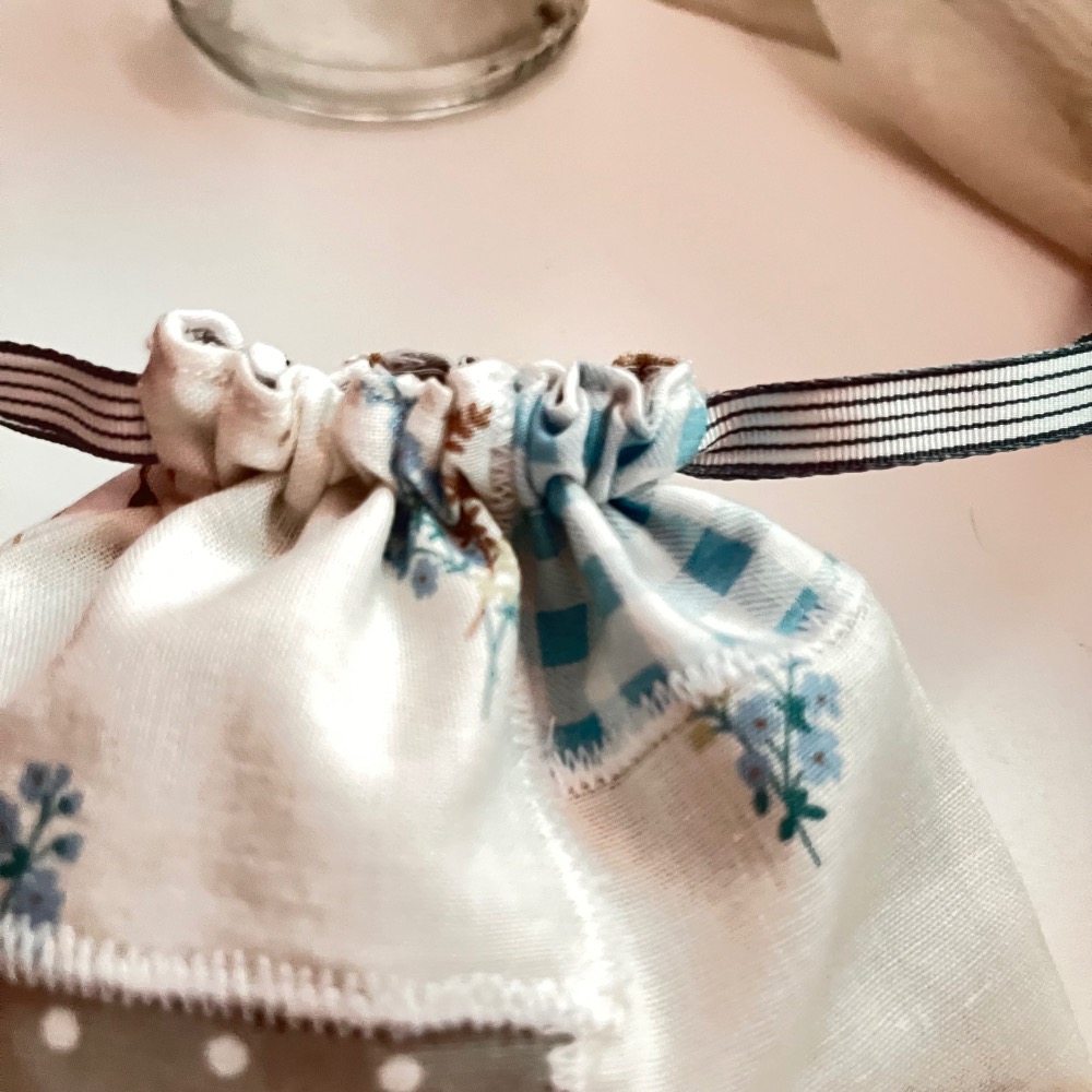 原創手作文青淺色系刺蝟拼布束口袋/6號-細節圖3