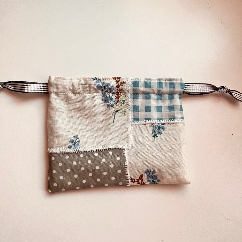 原創手作文青淺色系刺蝟拼布束口袋/6號-細節圖4