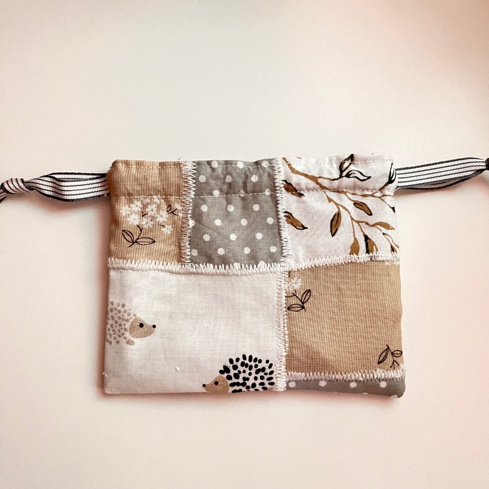 原創手作文青淺色系刺蝟拼布束口袋/6號-細節圖5