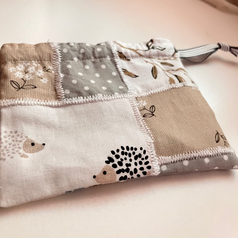 原創手作文青淺色系刺蝟拼布束口袋/6號-細節圖6