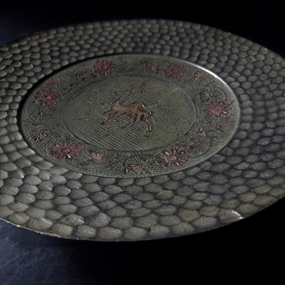 【台灣現貨】歐式捶紋黃銅圓盤Vintage舊物中古老件二手銅器拍照道具黃銅盤托盤茶盤黃銅盤餐盤靜物擺件 | 伯爵古器-細節圖5