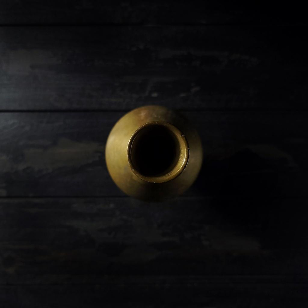 【台灣現貨】歐式復古黃銅花瓶-Vintage舊物中古老件二手銅器拍照道具細頸黃銅花瓶曲線花瓶靜物擺件 | 伯爵古器-細節圖3