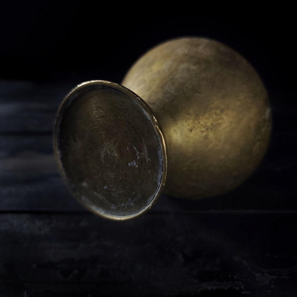 【台灣現貨】歐式復古黃銅花瓶-Vintage舊物中古老件二手銅器拍照道具細頸黃銅花瓶曲線花瓶靜物擺件 | 伯爵古器-細節圖6