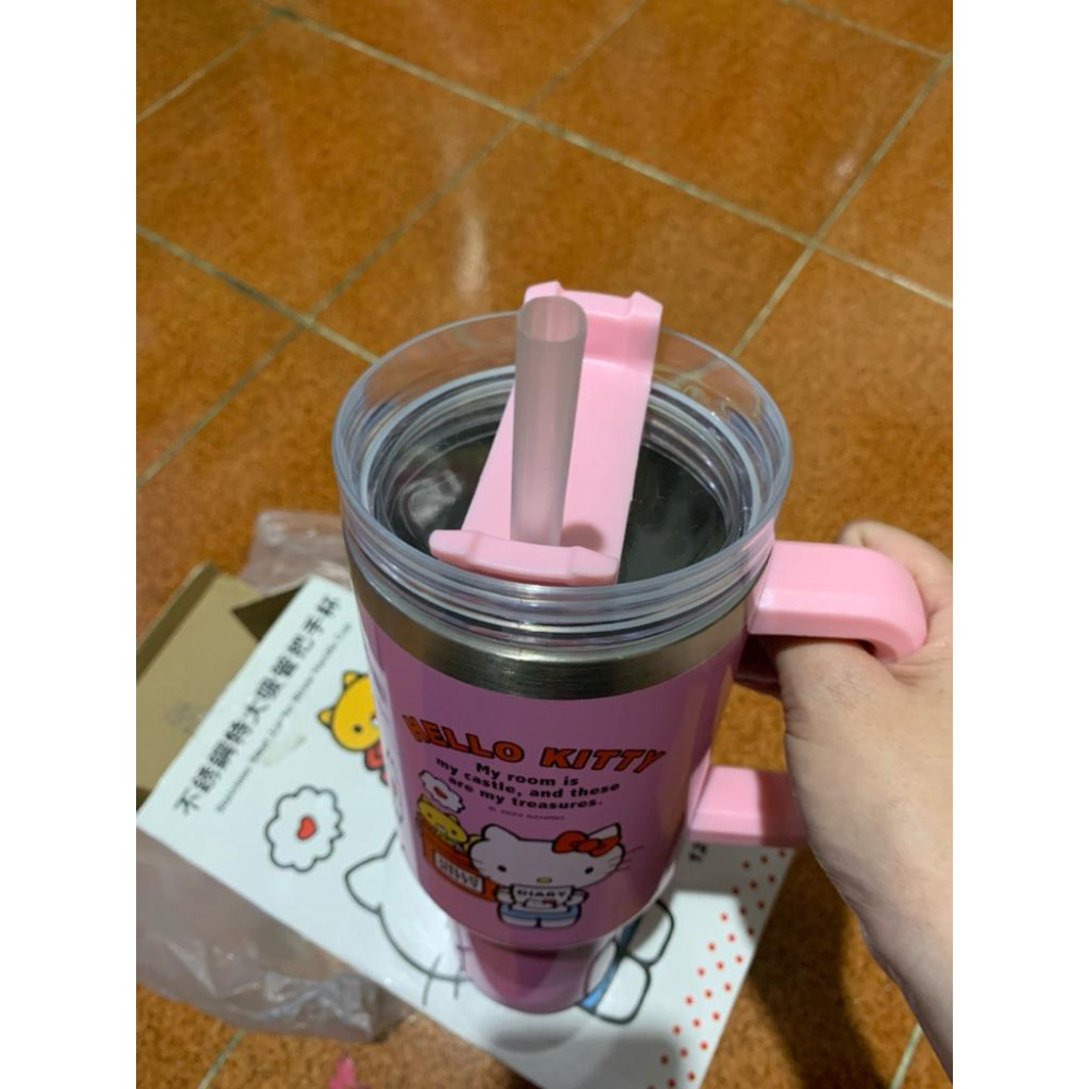 Kitty不鏽鋼特大吸管把手杯保溫杯 三麗鷗 Sanrio 凱蒂貓 Hello kitty 冰霸杯 保冷杯 水壺 水杯-細節圖4