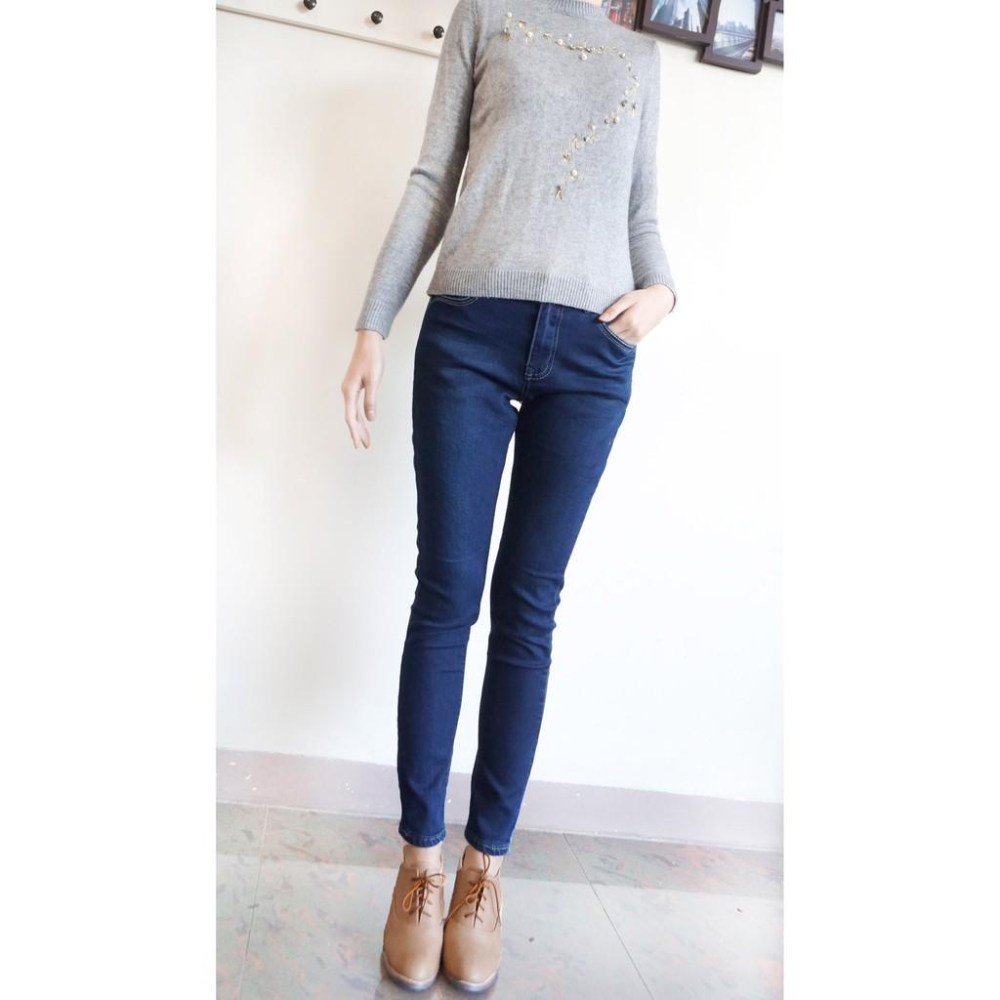 M~3L中腰 顯瘦V弧鑽美臀素面 丹寧 牛仔褲#.N7.958-細節圖3