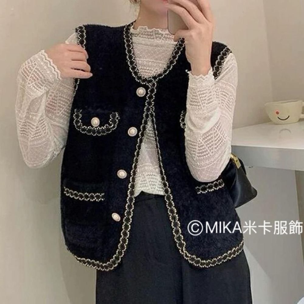 《MIKA米卡服飾》小香風背心 背心 珍珠釦背心 針織背心 水貂毛 外搭 針織衫 針織開衫 背心外套 女裝-細節圖3