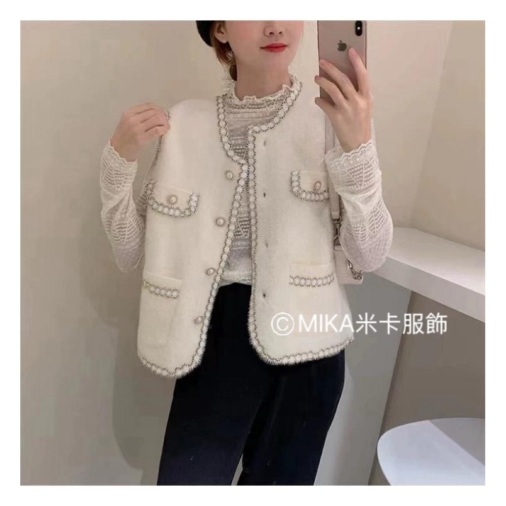 《MIKA米卡服飾》小香風背心 背心 珍珠釦背心 針織背心 水貂毛 外搭 針織衫 針織開衫 背心外套 女裝-細節圖5