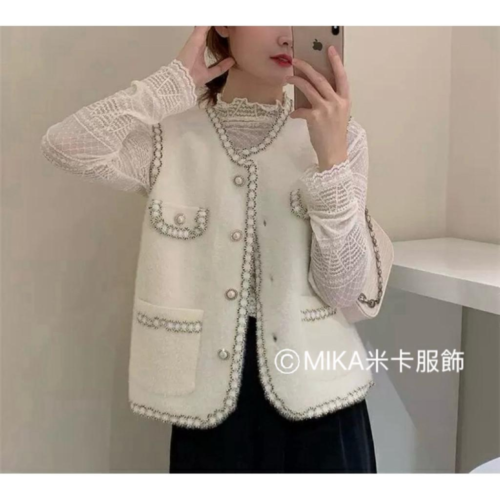 《MIKA米卡服飾》小香風背心 背心 珍珠釦背心 針織背心 水貂毛 外搭 針織衫 針織開衫 背心外套 女裝-細節圖7