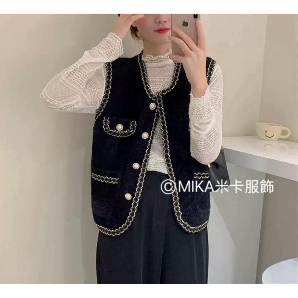 《MIKA米卡服飾》小香風背心 背心 珍珠釦背心 針織背心 水貂毛 外搭 針織衫 針織開衫 背心外套 女裝-細節圖9