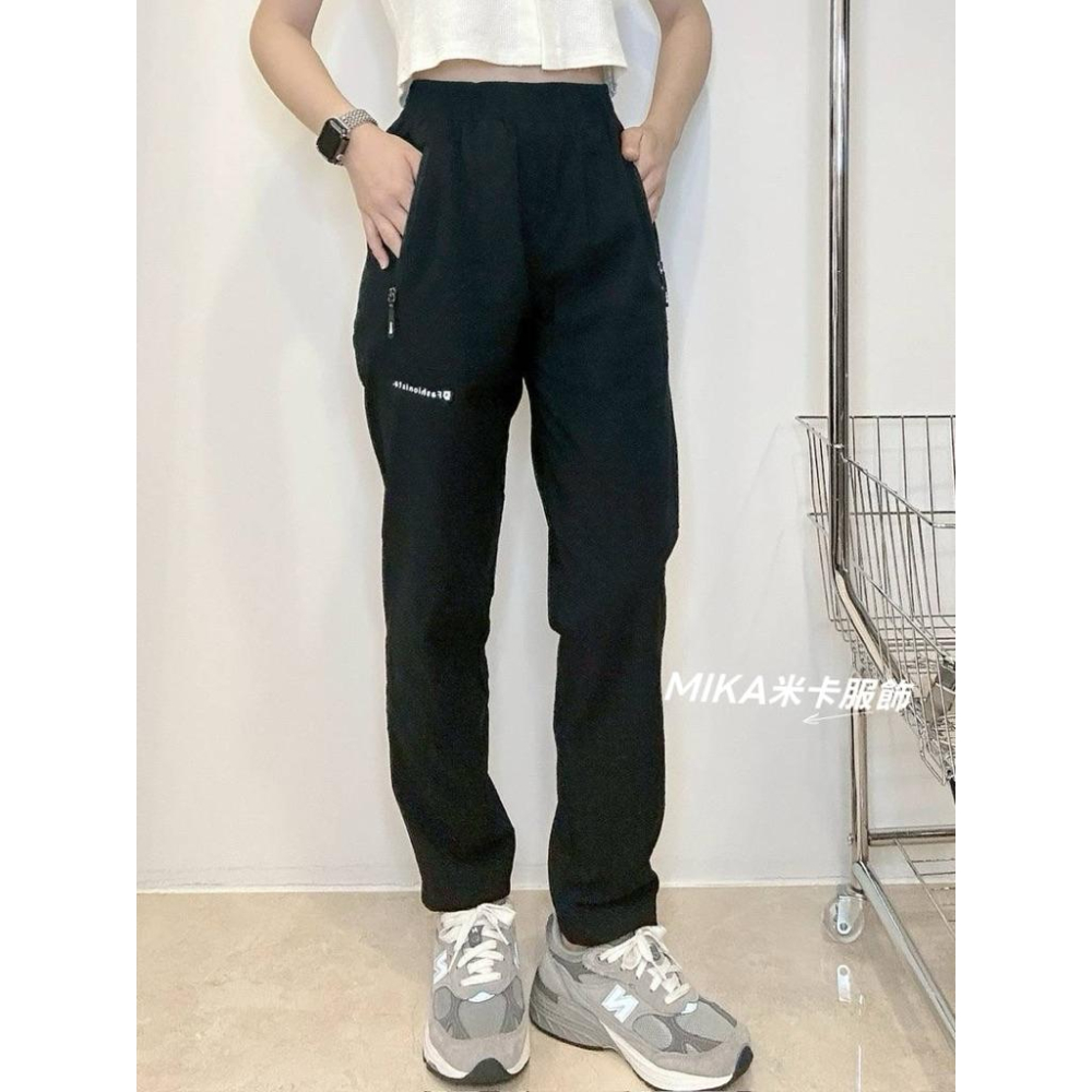 《MIKA米卡服飾》現貨 拉鍊口袋褲 速乾褲 長褲 黑褲 工作褲 哈倫褲 運動褲 顯瘦 拉鍊褲 涼感褲女裝-細節圖7