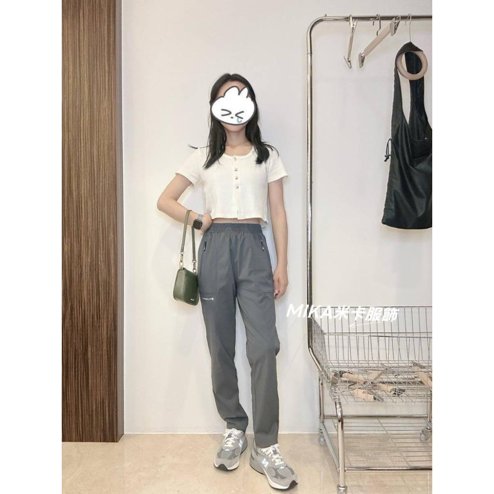 《MIKA米卡服飾》現貨 拉鍊口袋褲 速乾褲 長褲 黑褲 工作褲 哈倫褲 運動褲 顯瘦 拉鍊褲 涼感褲女裝-細節圖9