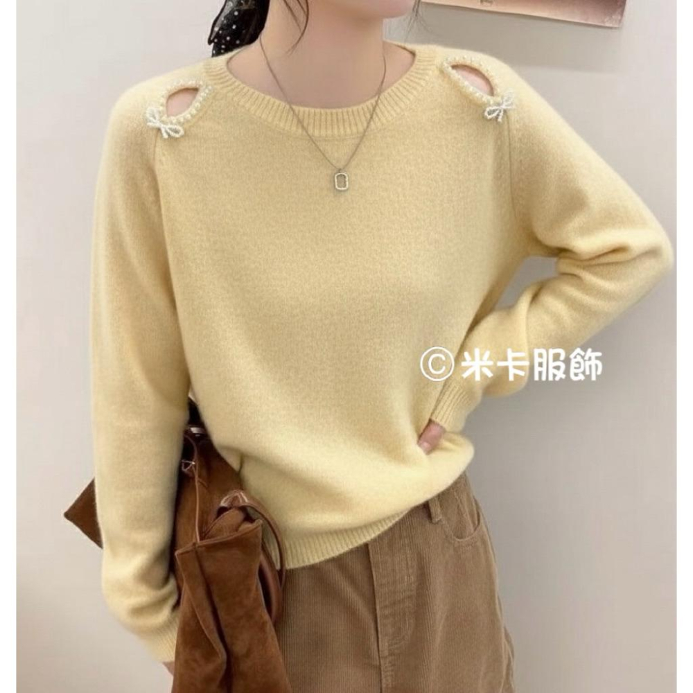 《MIKA米卡服飾》 釘珠蝴蝶結鏤空針織衫 針織衫 毛衣 圓領針織 釘珠針織 保暖 針織 毛線衣 蝴蝶結針織 女裝-細節圖4