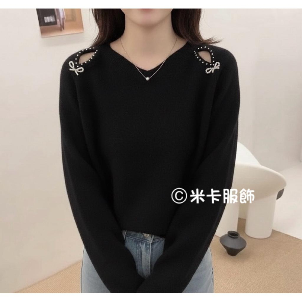 《MIKA米卡服飾》 釘珠蝴蝶結鏤空針織衫 針織衫 毛衣 圓領針織 釘珠針織 保暖 針織 毛線衣 蝴蝶結針織 女裝-細節圖6