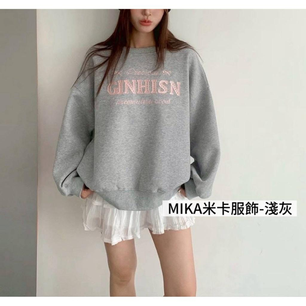 《MIKA米卡服飾》現貨 韓系重工刺繡字母大學T  大學T 長袖 英字棉T 字母大學T 英字大學T 棉T 蕾絲刺繡 女裝-細節圖5