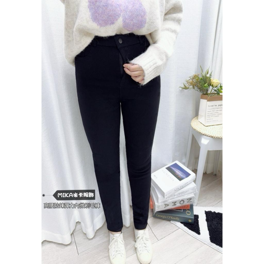 《MIKA米卡服飾》現貨 開釦拉鍊刷毛褲 窄管褲 彈力褲 刷毛褲 高腰褲  顯瘦 黑褲 刷毛 合身褲 鉛筆褲 素面 拉鍊-細節圖7