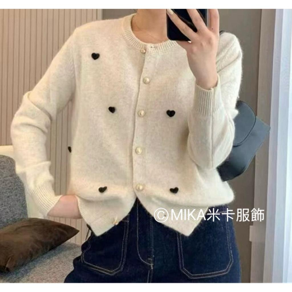 《MIKA米卡服飾》愛心珍珠釦針織外套 長袖上衣 針織衫 愛心毛衣 針織開衫 女裝 針織  外套 毛衣 愛心針織衫-細節圖4