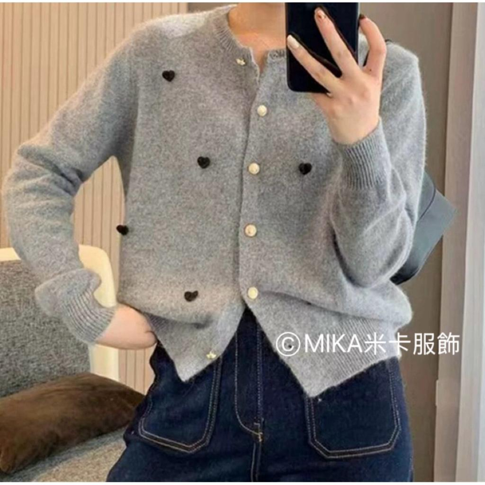 《MIKA米卡服飾》愛心珍珠釦針織外套 長袖上衣 針織衫 愛心毛衣 針織開衫 女裝 針織  外套 毛衣 愛心針織衫-細節圖6