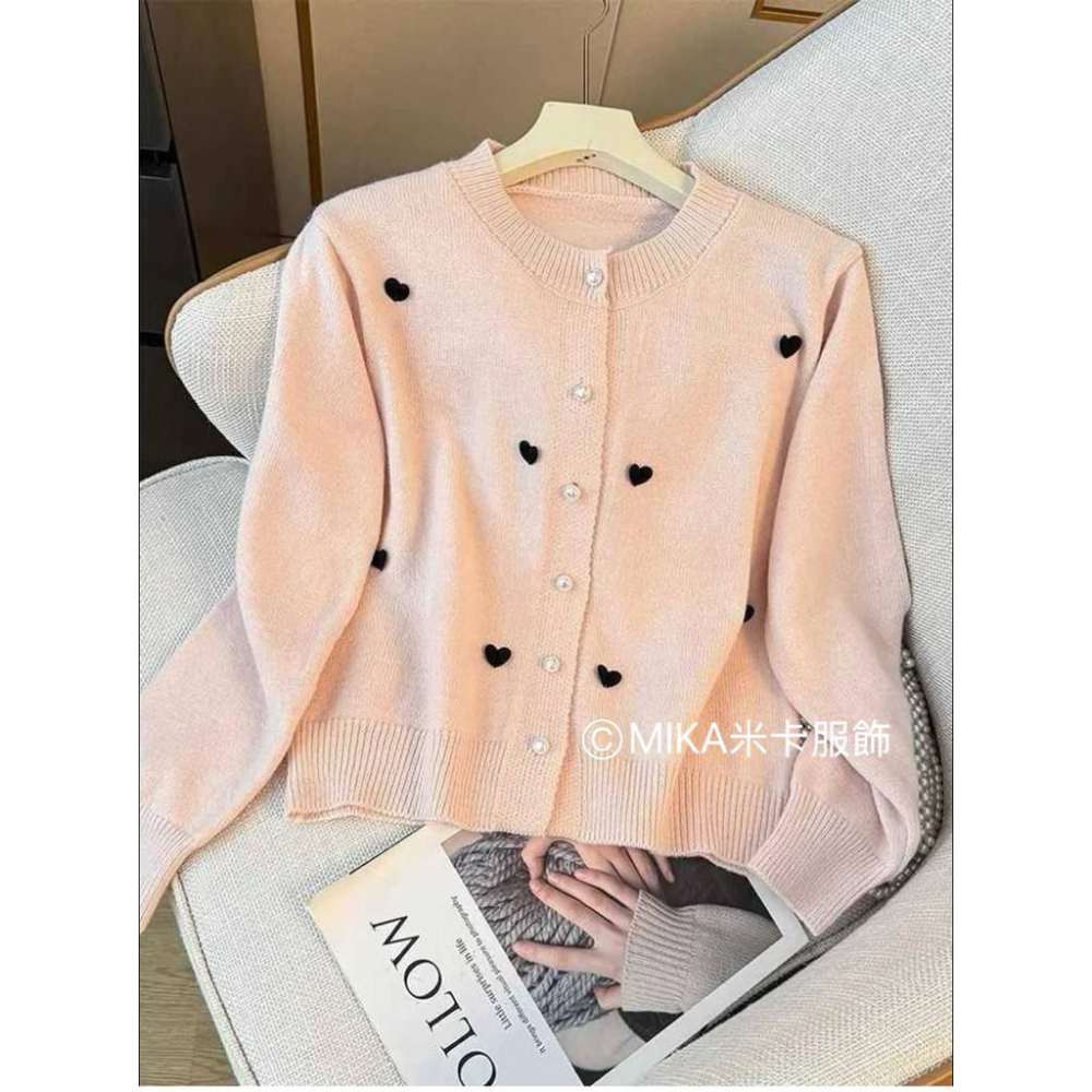 《MIKA米卡服飾》愛心珍珠釦針織外套 長袖上衣 針織衫 愛心毛衣 針織開衫 女裝 針織  外套 毛衣 愛心針織衫-細節圖7
