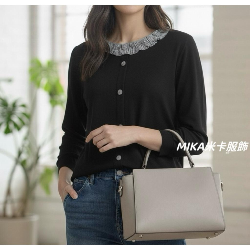 《MIKA米卡服飾》千鳥格荷葉配釦上衣 長袖上衣 長袖棉T 千鳥格上衣 格子花邊上衣 長袖T恤 棉T 長袖 女裝-細節圖2