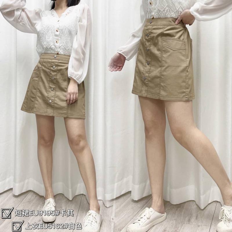 《MIKA米卡服飾》隔日到貨 顯瘦A字短裙 排扣短裙 A字褲裙 口袋褲裙 彈性褲裙 黑色褲裙 短裙-細節圖5