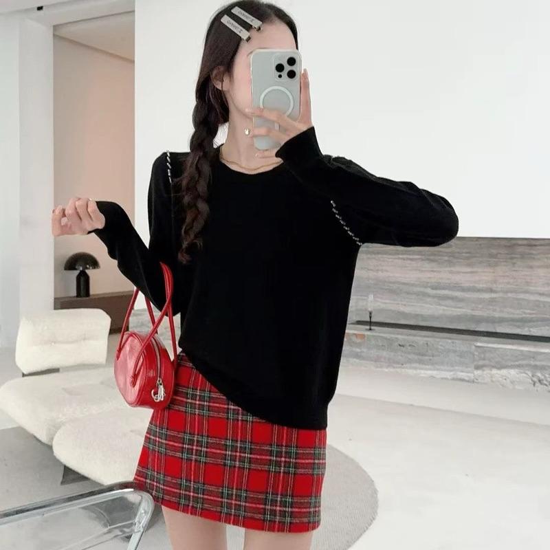 《MIKA米卡服飾》韓版釘鑽針織衫 針織上衣 圓領 女裝 針織衫 百搭 顯瘦上衣 針織 長袖-細節圖3