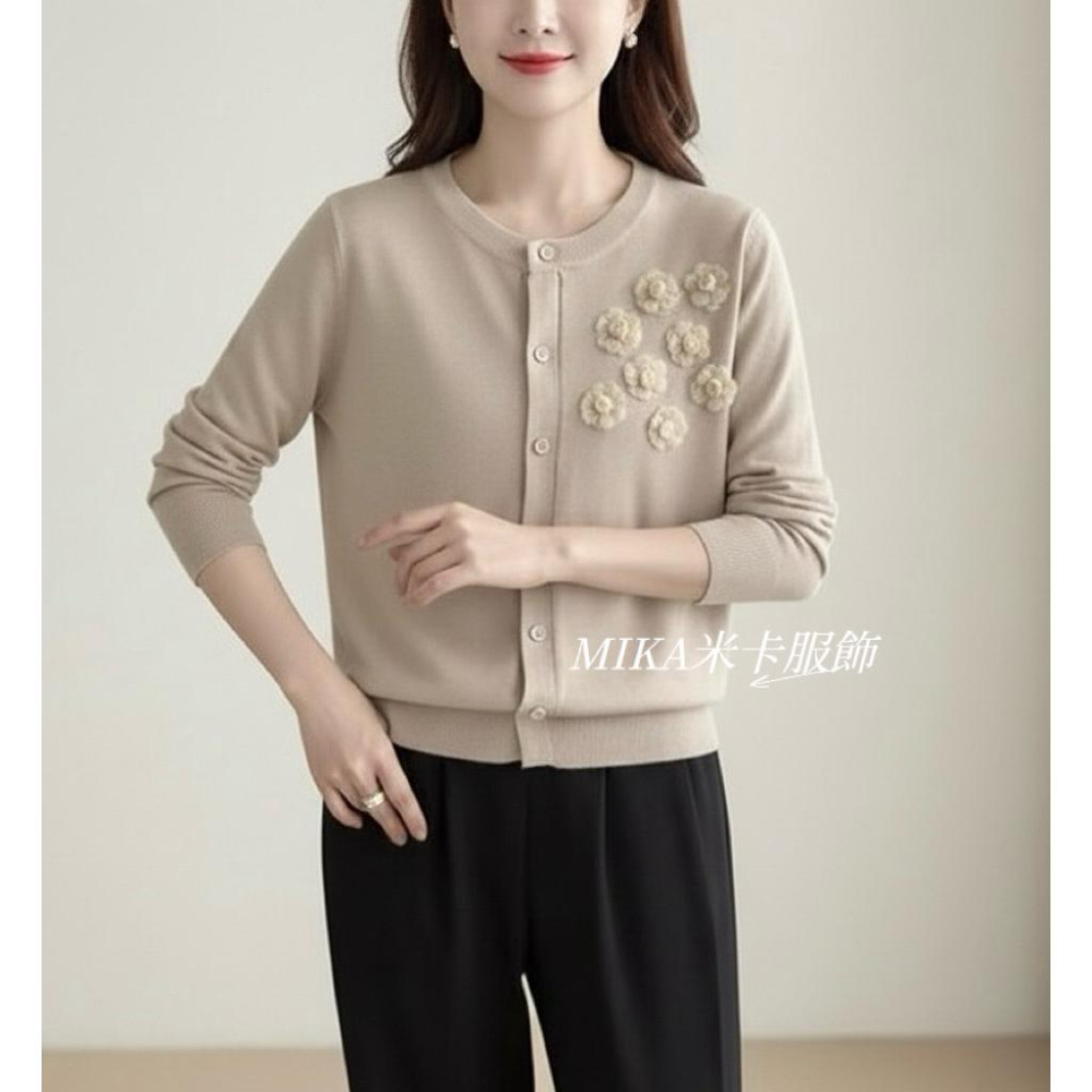 《MIKA米卡服飾》花朵針織衫 針織毛衣 長袖針織衫 開釦針織衫 針織開衫 針織上衣 女裝 長袖上衣 針織 毛衣-細節圖2
