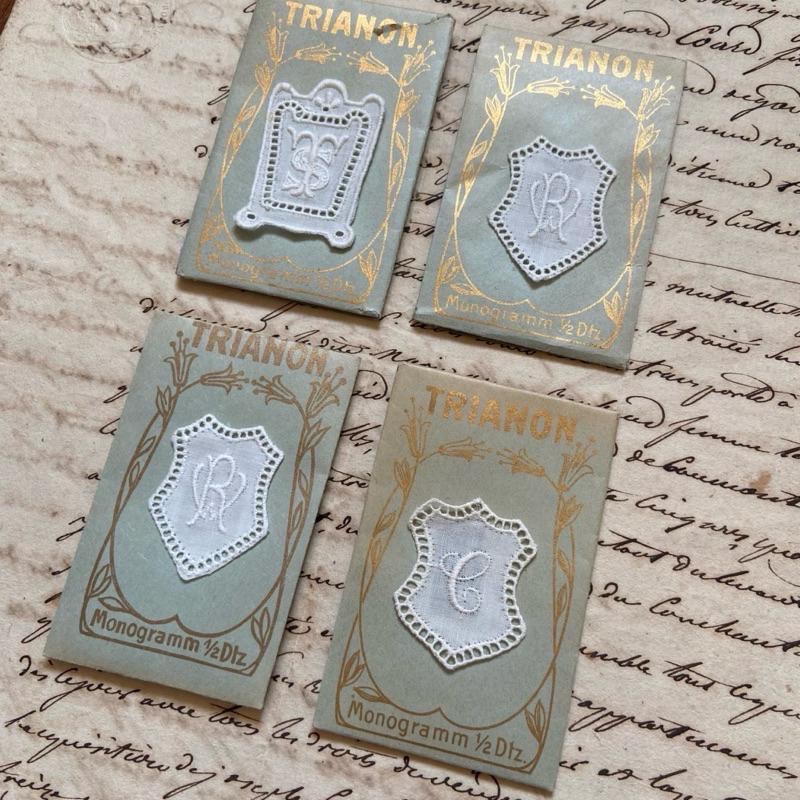 瑞士 古董刺繡字母布標 藍綠大紙袋┃歐洲古董 古董雜貨 復古雜貨 縫紉道具 手作材料 泰迪熊配件 小布 關節偶 BJD-細節圖3