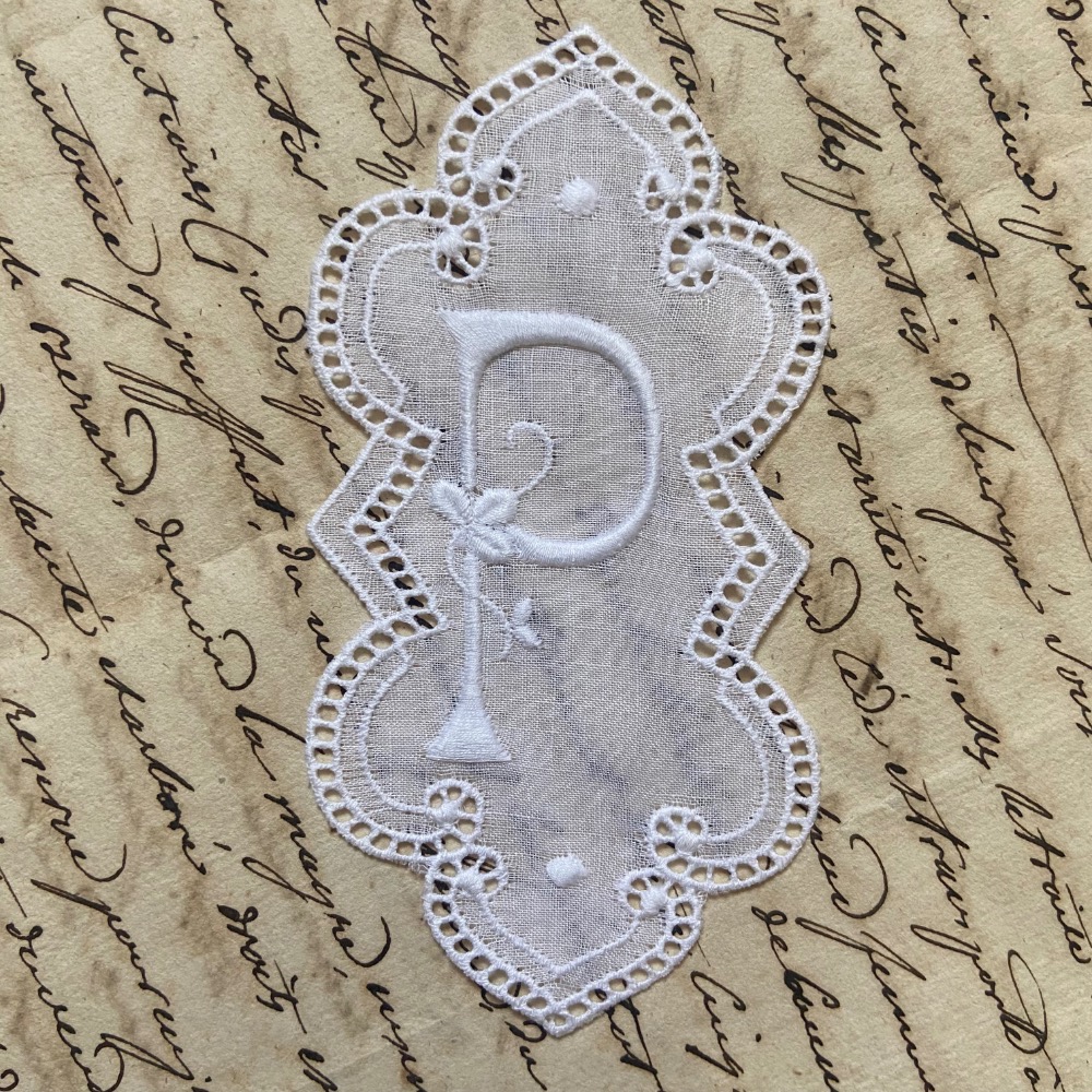 瑞士 古董刺繡字母布標 中款P┃歐洲古董 古董雜貨 復古雜貨 縫紉道具 手作材料 泰迪熊配件 小布 關節偶 BJD-規格圖2