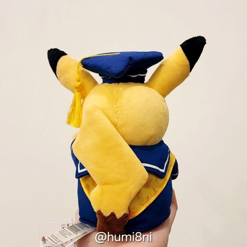 ➡️現貨⬅️ 美國寶可夢中心 畢業 學士 皮卡丘 Pokemon Graduate Pikachu 畢業禮物 畢業皮-細節圖2