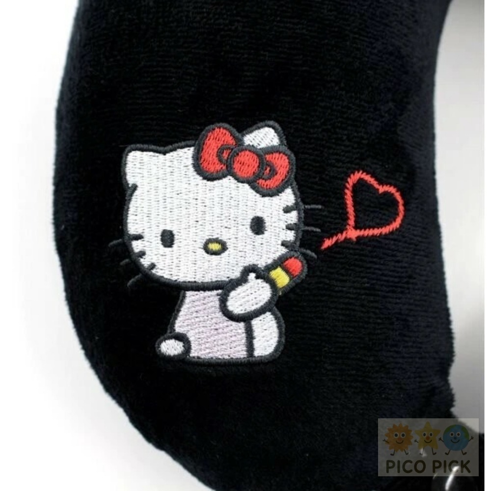 日本🇯🇵直送｜正版Sanrio Hello Kitty 刺繡頸枕/旅行枕 白色愛心款／黑色愛心款-細節圖6