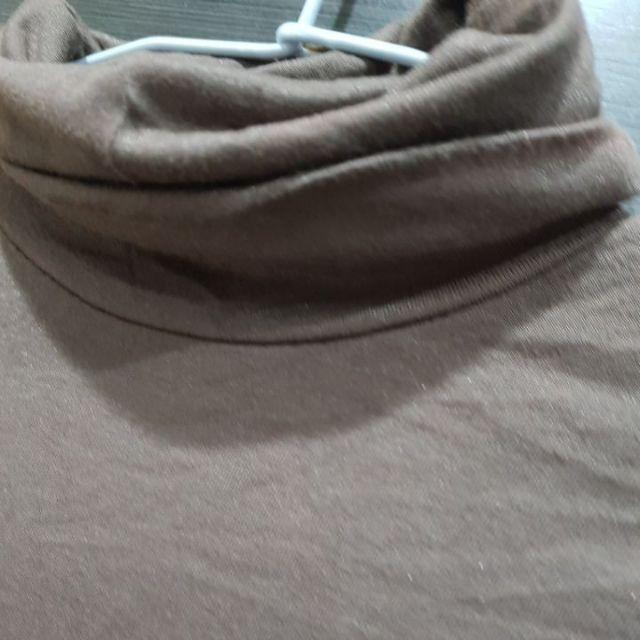 咖啡色素面亮面高領長袖上衣 高領 長袖 T恤 內搭衣-細節圖2