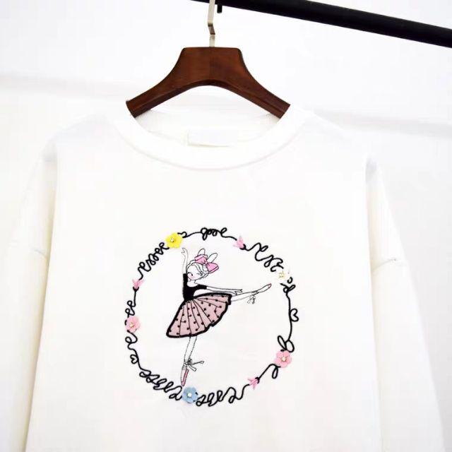 素白色芭蕾女孩刺繡刷毛大學T 水鑽 花朵 上衣 大學生 白色 刷毛 粉色 可愛甜美 少女孩甜美冬季女生上衣-細節圖5