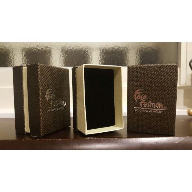 全新/首飾盒/禮物盒/菱格紋/皮革紋/高級三層感/絨底/深咖啡色/沒有首飾/可以放項鍊/戒指/耳環/紙盒/情人節-細節圖2