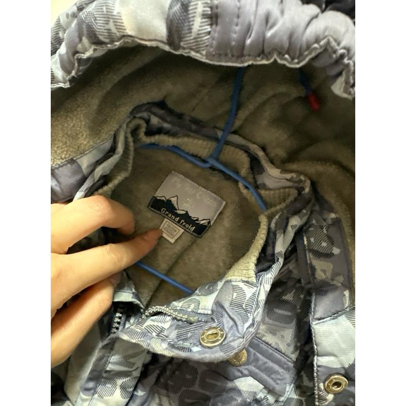 Chicco 滿版英文水藍底色鋪棉刷毛連帽外套/70公分左右兒童外套/保暖舒適有質感-細節圖2