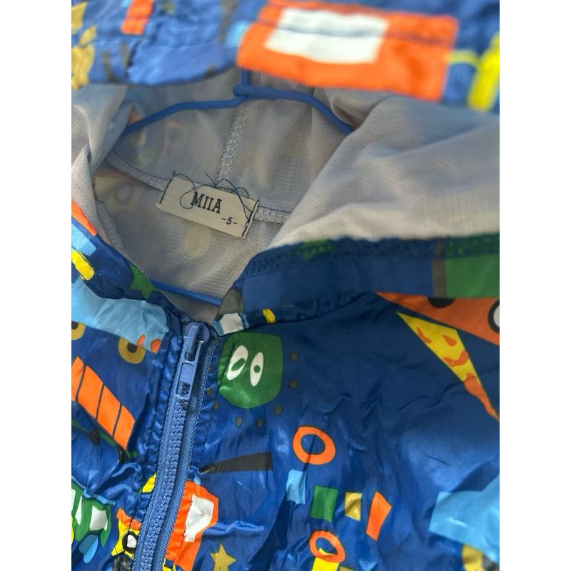 滿版車車深藍色連帽男童外套/車車世界/5碼90公分穿/防風外套/連帽外套-細節圖2
