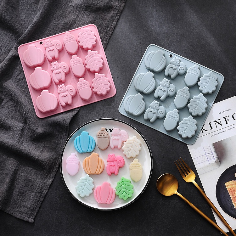［矽膠模具］松鼠 榛果 12連矽膠模具 烘焙 蛋糕 甜點 擴香石 蠟燭 手工皂 滴膠 製作-細節圖3
