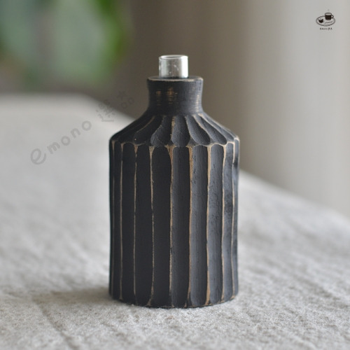 【emono選品】天然實木手工刻紋小花瓶 一輪插花瓶 黑色 花器 含試管 仿舊風格 日本進口 現貨 單一販售-規格圖7