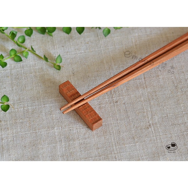 【emono選品】天然木雕刻筷架 柚木 胡桃木 楓木 櫻木 筷架 餐具架 無上漆 現貨 單一售價-細節圖5